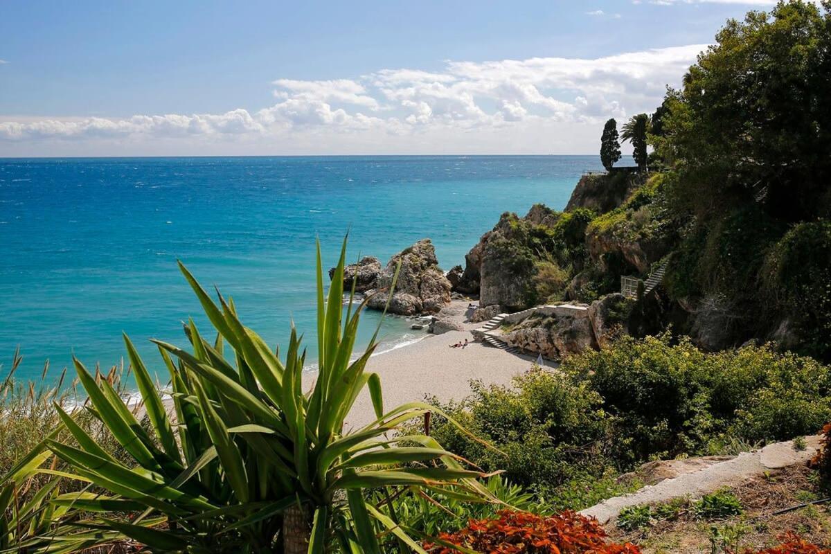Apts Burriana Nerja Exterior photo