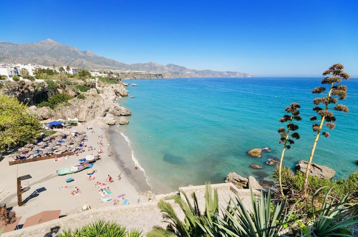 Apts Burriana Nerja Exterior photo